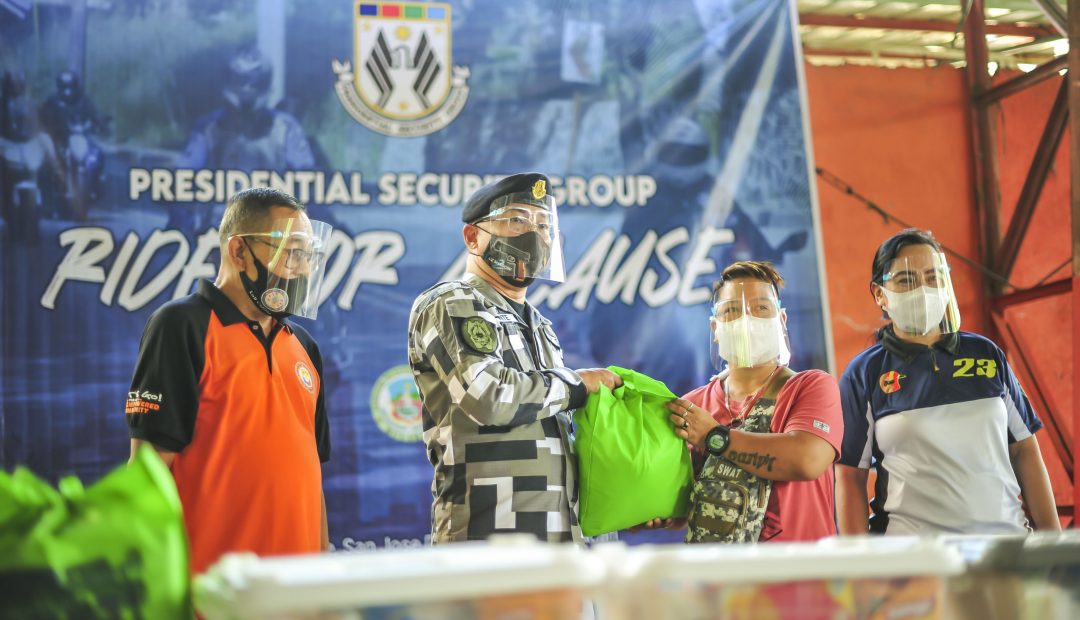 Bulacan lady tricycle operators receive some ‘ayuda’ from PSG riders.
